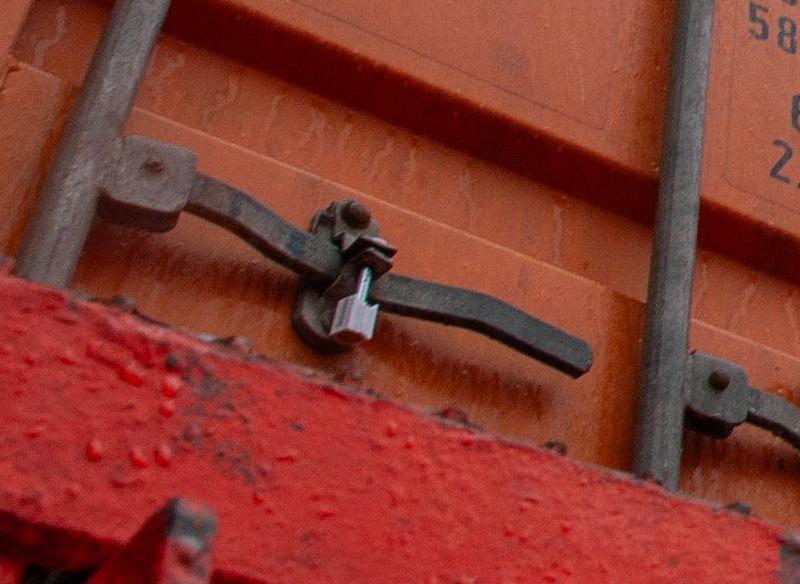 Chiusura di sicurezza su un container logistico